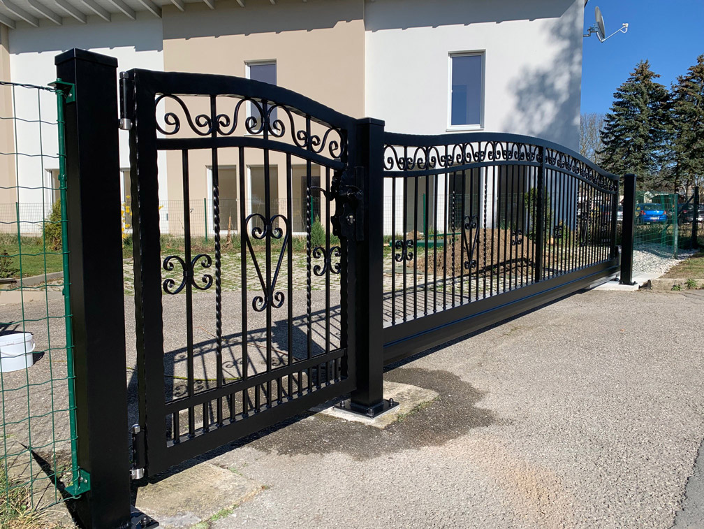 162i-Toranlage-in-Aluminium-Schiebetor-ohne-obere-Führung-super-Optik